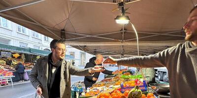 David Coppens aan fruitkraam