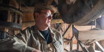 Dirk Raman is één van de molenaars op de Windekemolen in Scheldewindeke