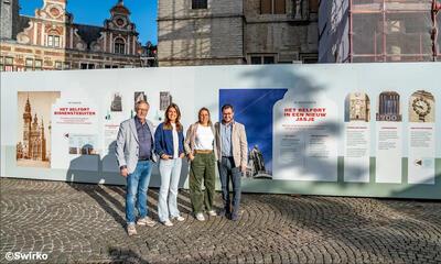 Onthulling van de nieuwe werfpanelen aan het belfort van Aalst, met David Coppens, Caroline De Meerleer, Maarten Blommaert en Sarah Smeyers