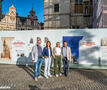Onthulling van de nieuwe werfpanelen aan het belfort van Aalst, met David Coppens, Caroline De Meerleer, Maarten Blommaert en Sarah Smeyers
